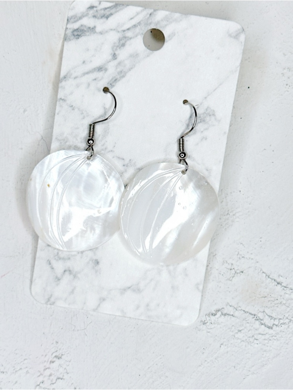 456u. Shell White Silvertone Pierced Earrings